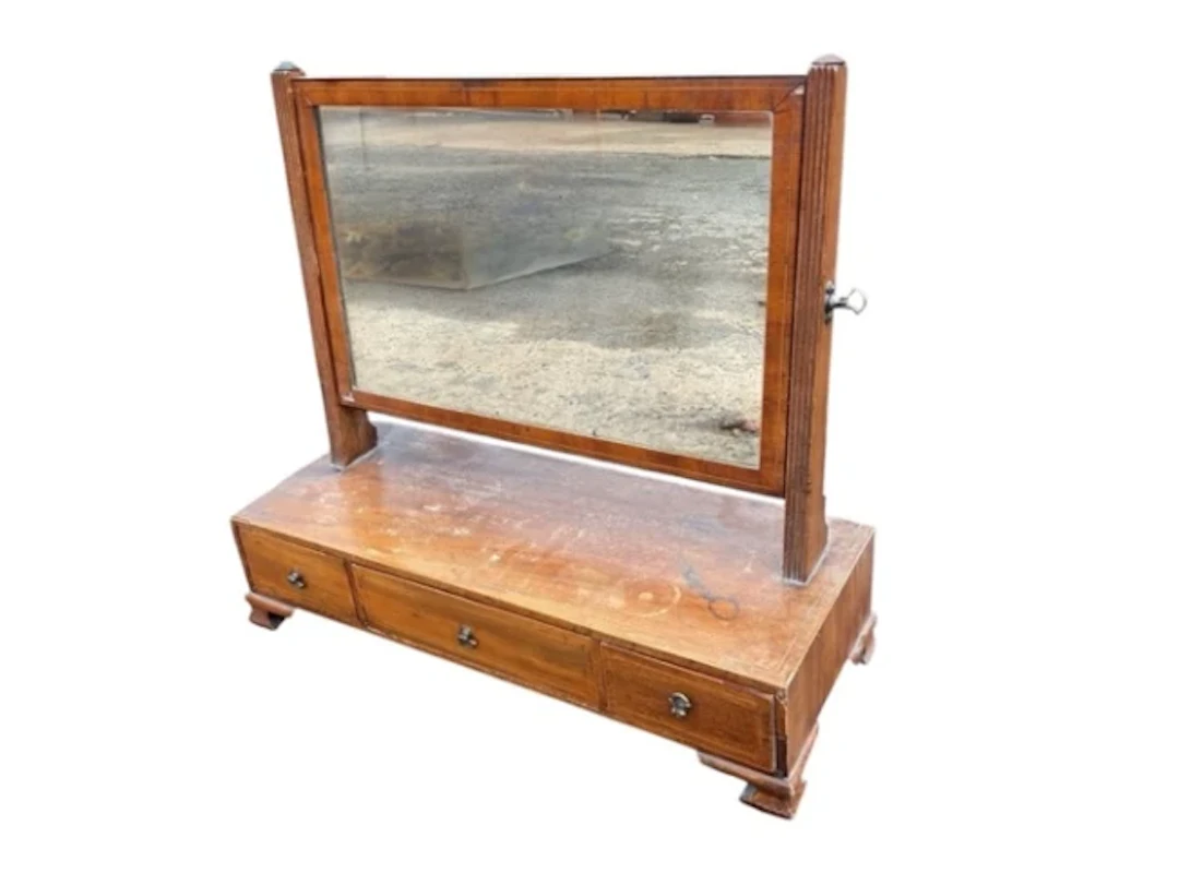 A Georgian boxwood strung mahogany dressing table mirror with plate