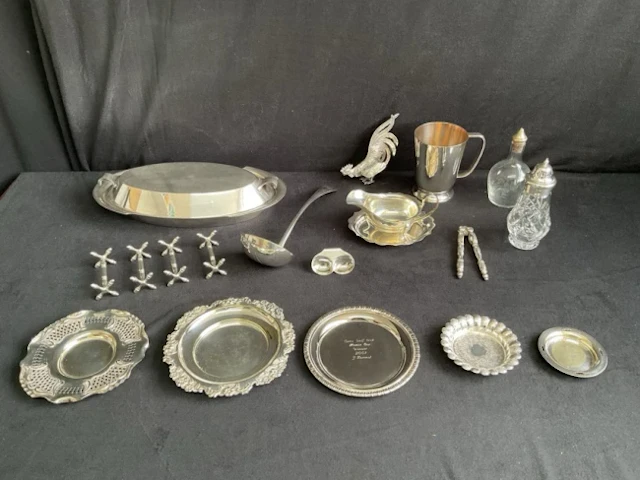 Miscellaneous silver plate - a set of four knife rests, a ladle, a