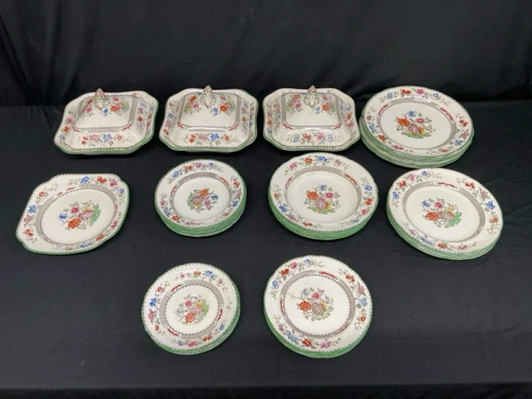 A Copeland Spode dinner service in the Chinese Rose pattern with tureens
