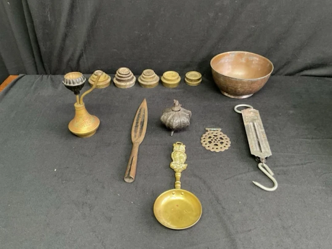 Miscellaneous metalware including sets of brass and cast iron weights