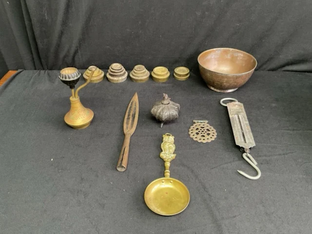 Miscellaneous metalware including sets of brass and cast iron weights