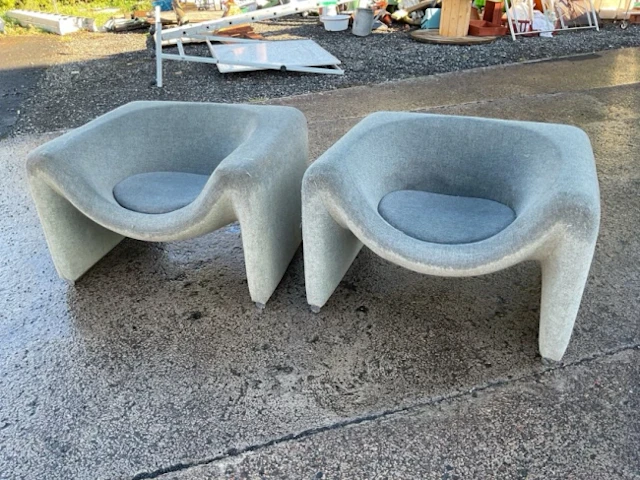 A pair of American 1960s upholstered chairs by Milo Baughman, with