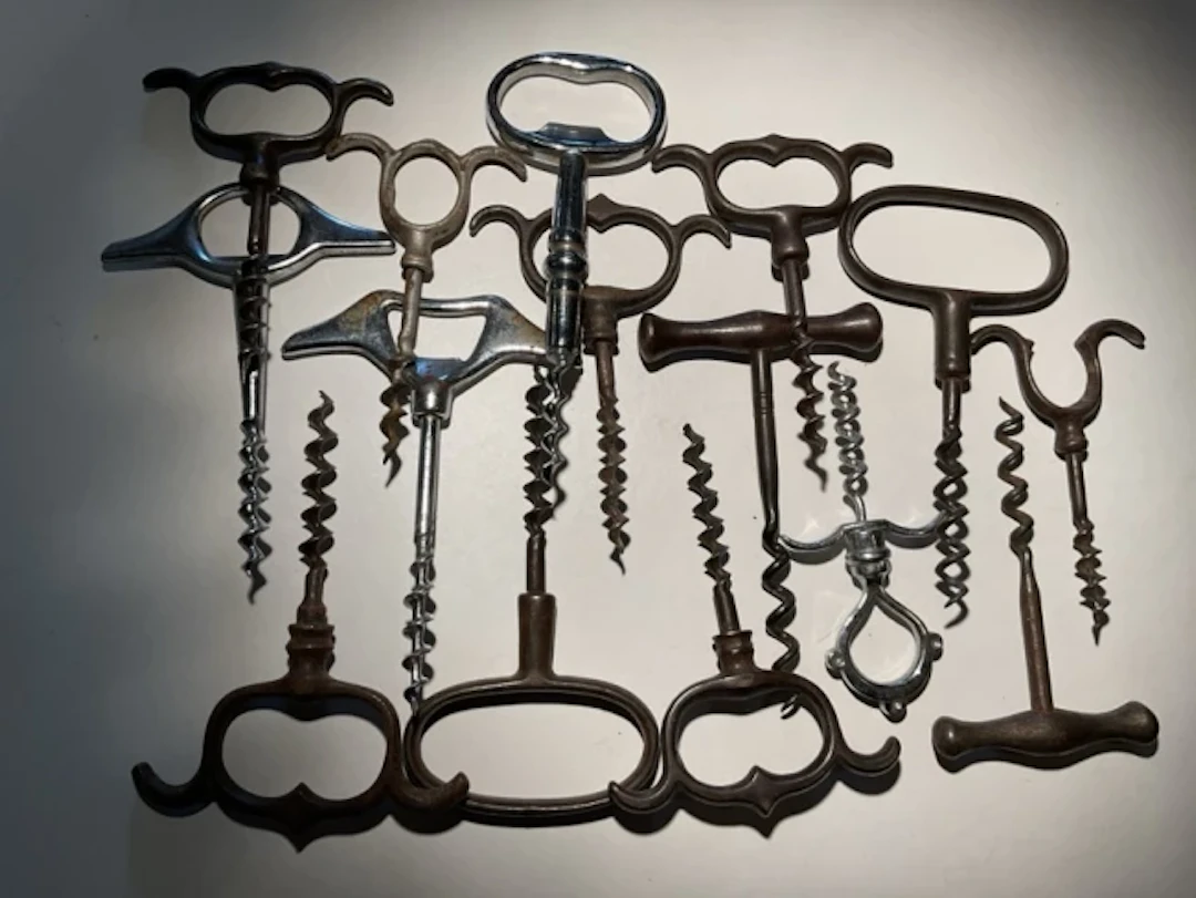Corkscrew Collection Fifteen iron handled direct pulls - shaped knuckleduster