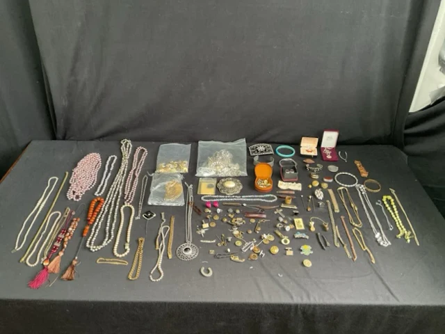 Miscellaneous costume jewellery including a Casi Svenskt Tenn pewter