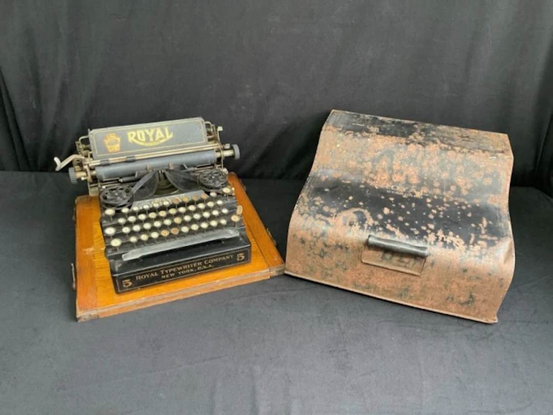 An early C20th American Royal Typewriter Co of New York, Standard