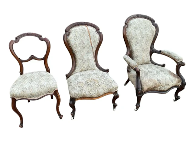 A lady & gents Victorian pair of spoonback carved chairs with moulded