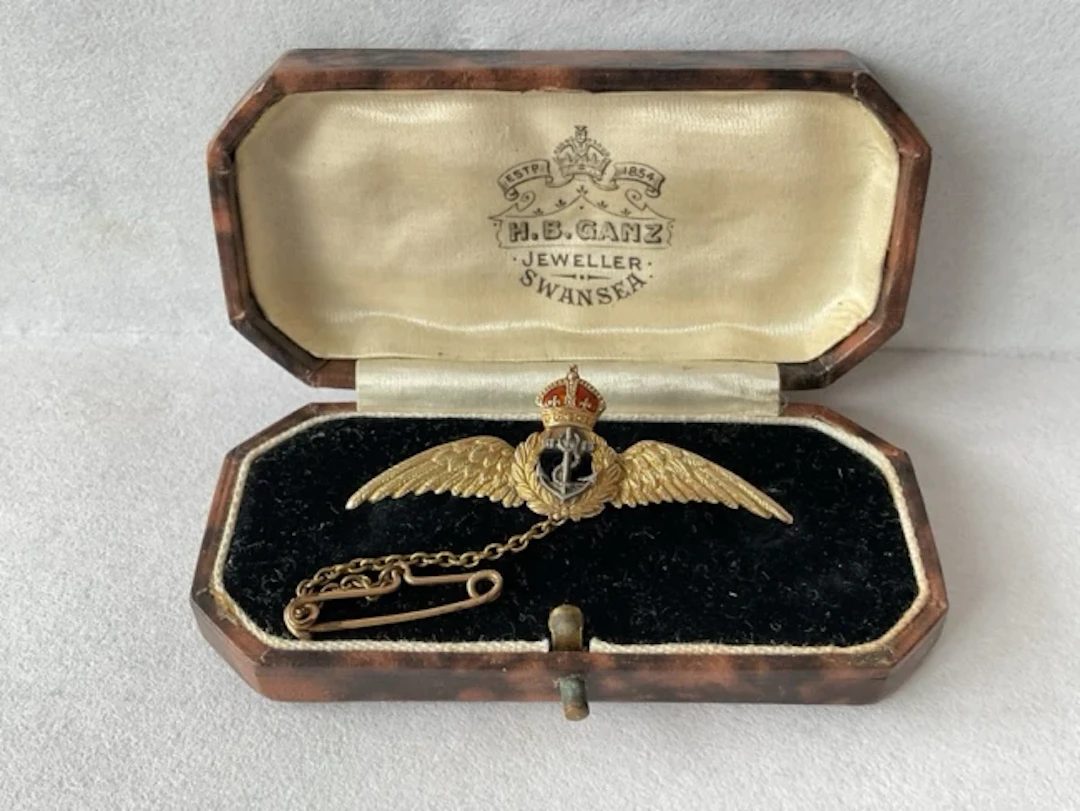A boxed 9ct gold Fleet Air Arm sweetheart brooch, having winged anchor