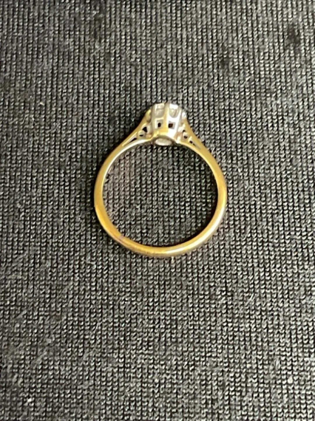 A hallmarked 18ct gold and platinum set 0.5k solitaire diamond ring