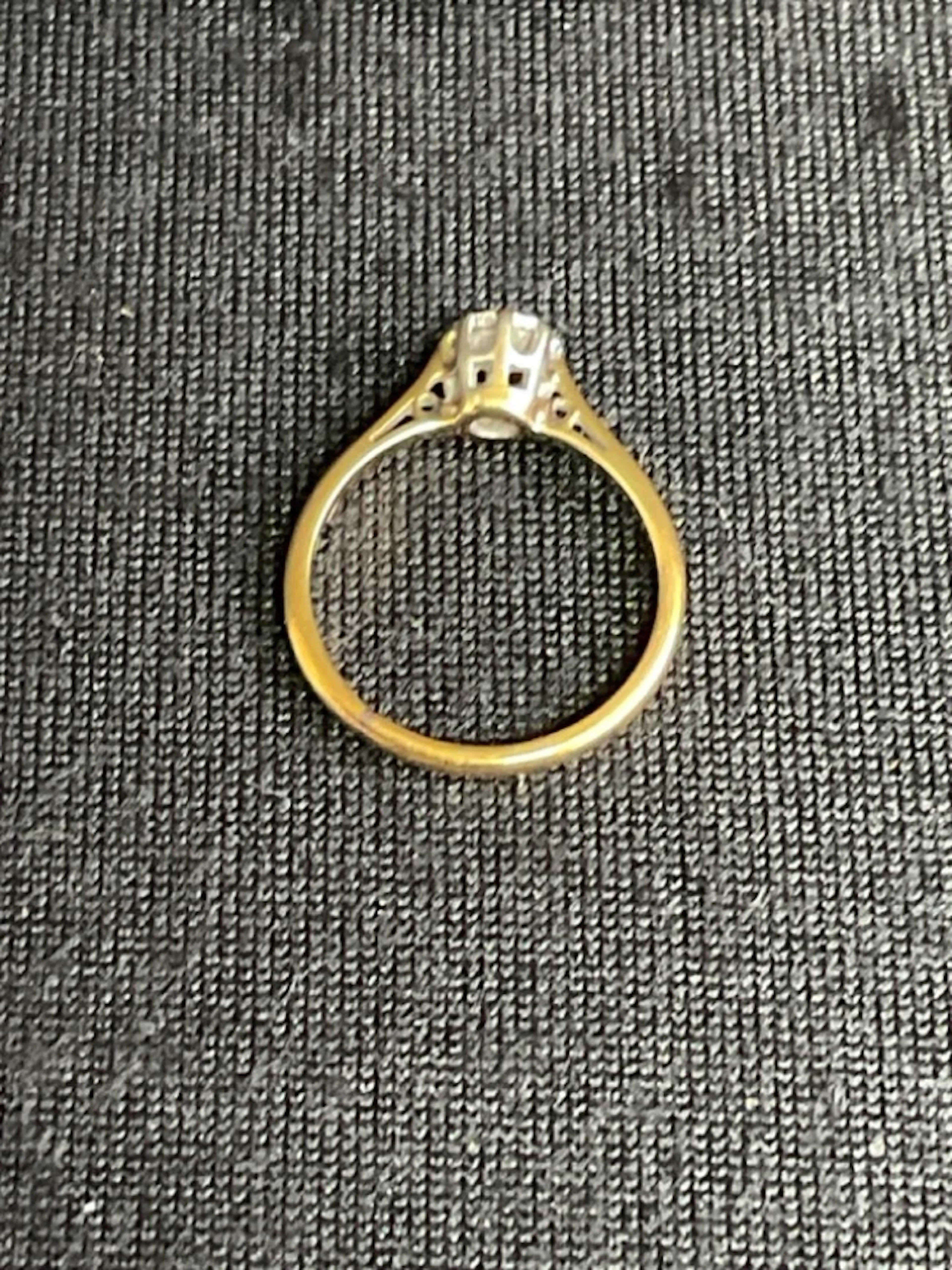 A hallmarked 18ct gold and platinum set 0.5k solitaire diamond ring