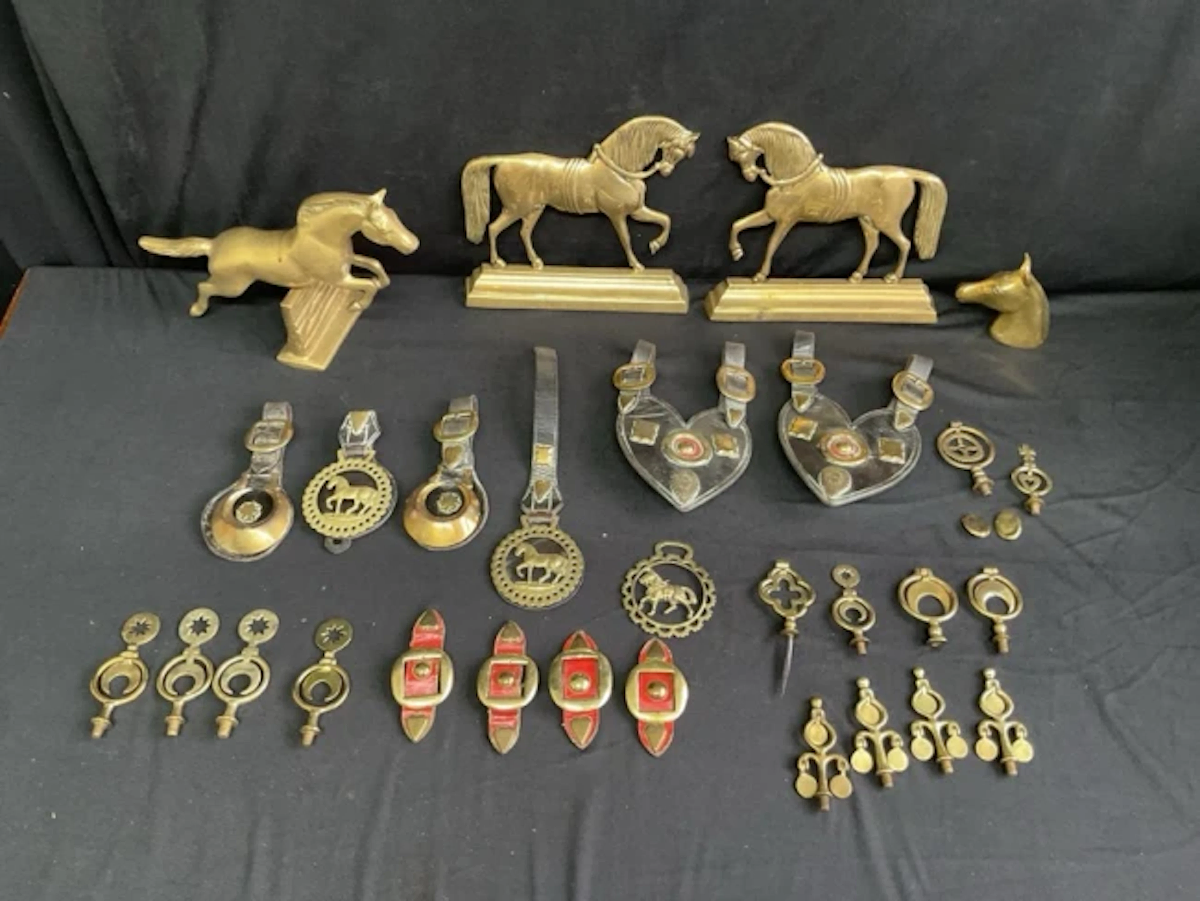 Miscellaneous horse related brass - flatbacks, horse brasses on leather