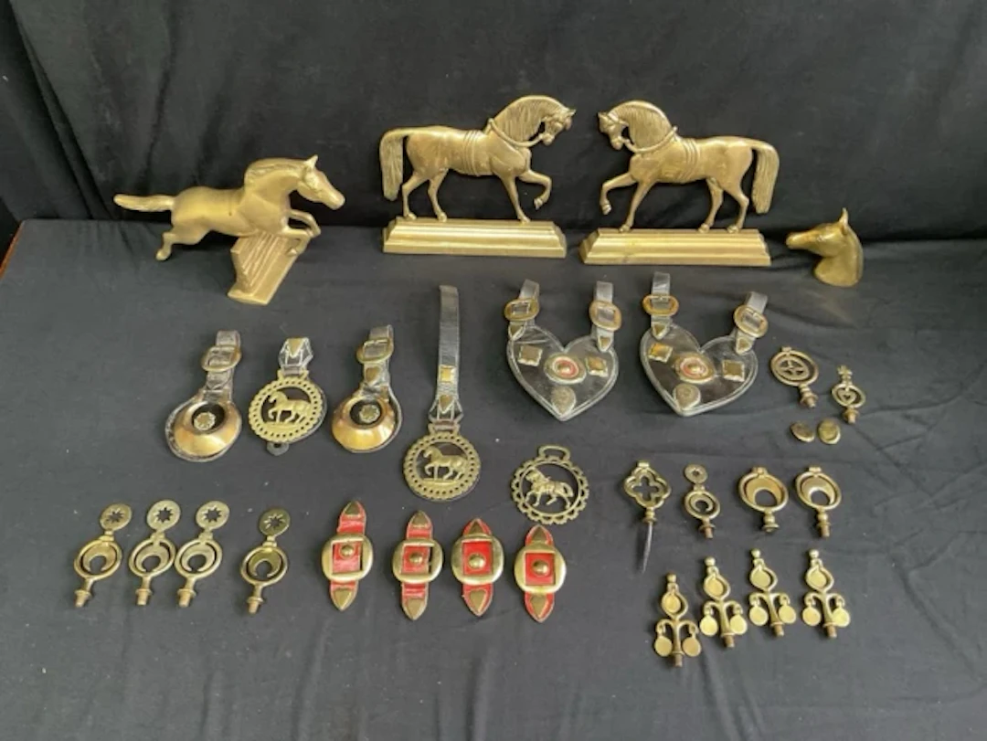 Miscellaneous horse related brass - flatbacks, horse brasses on leather