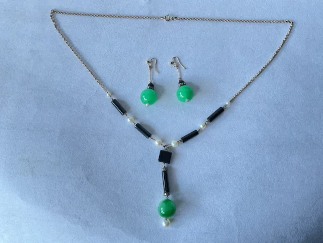 A 9ct gold deco jade, pear & diamond necklace and earring set, having