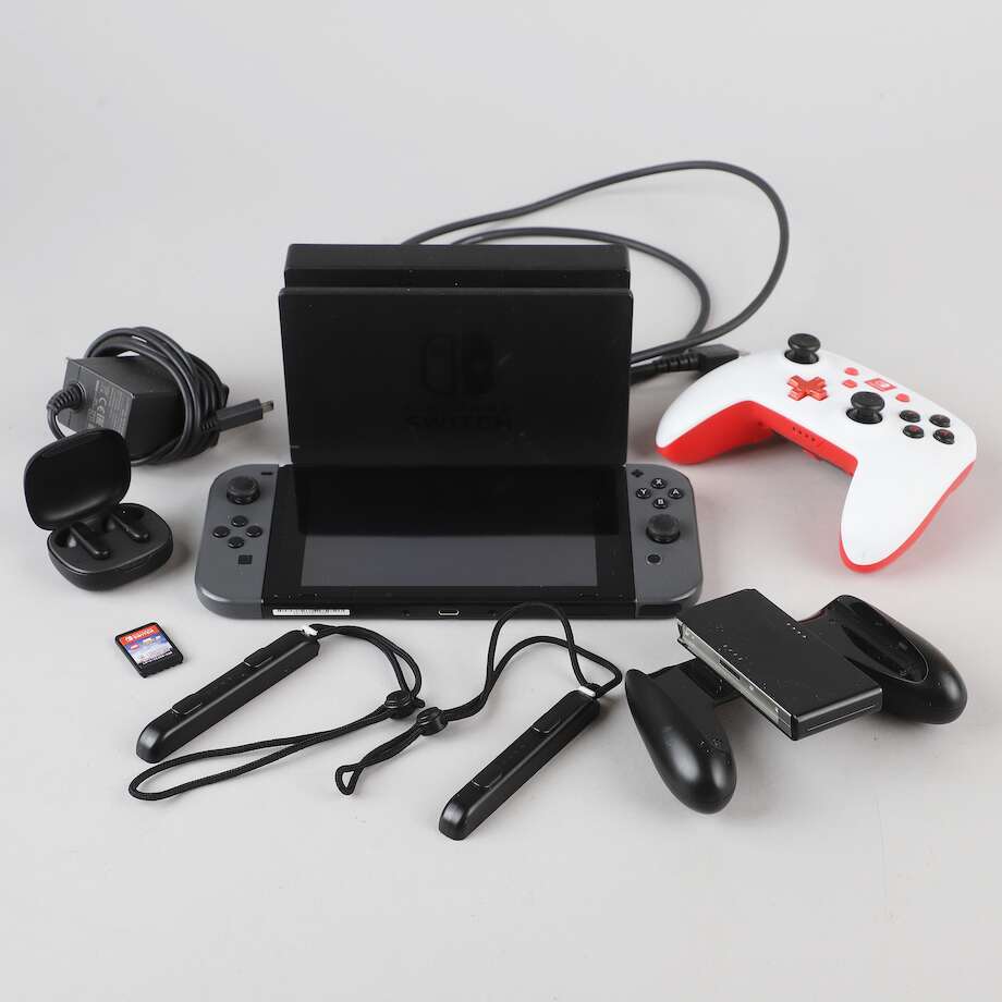 Nintendo Switch | Barnebys