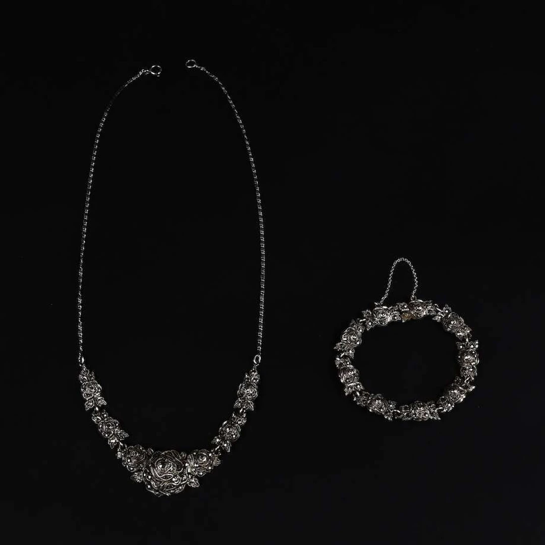 Halsband