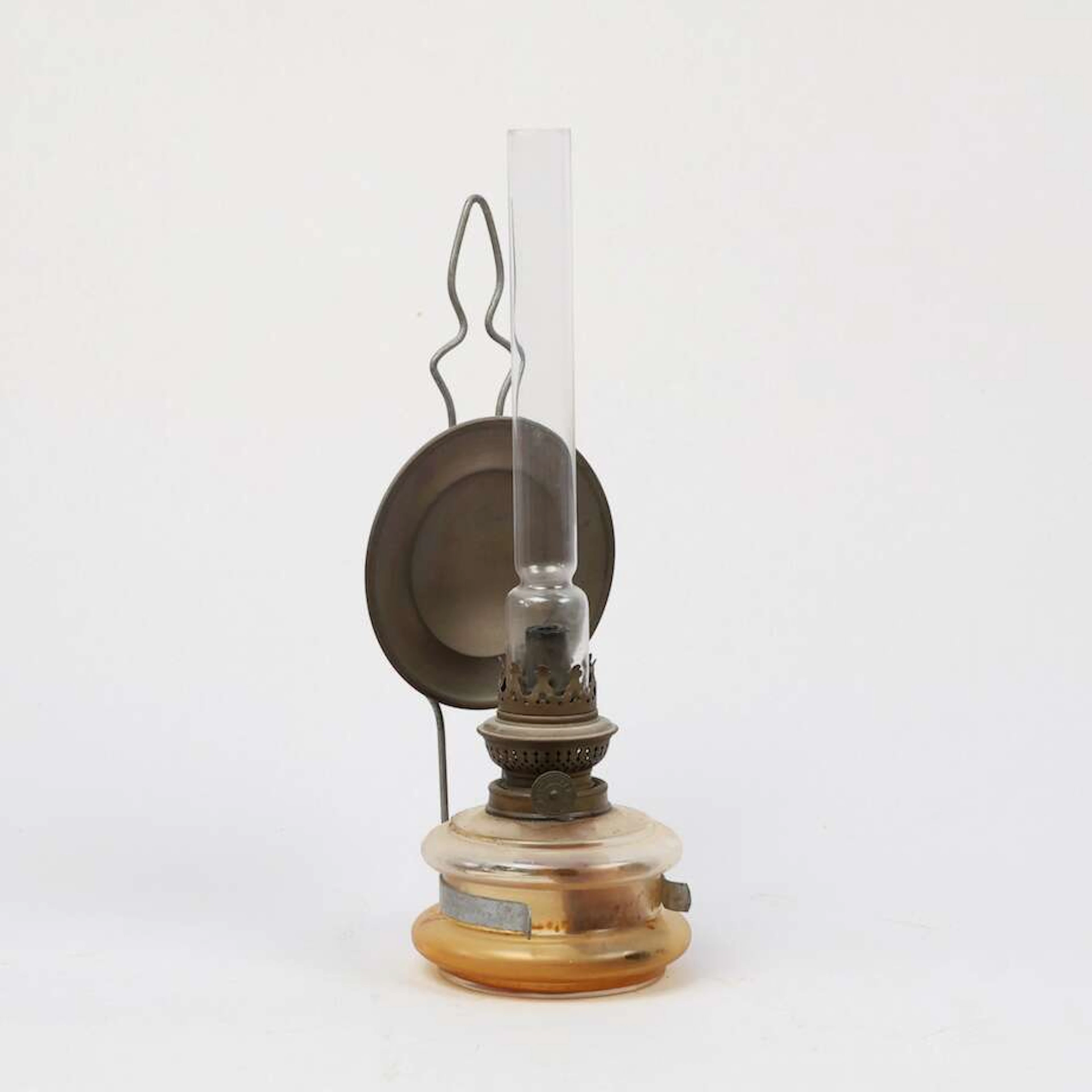 Väggfotogenlampa