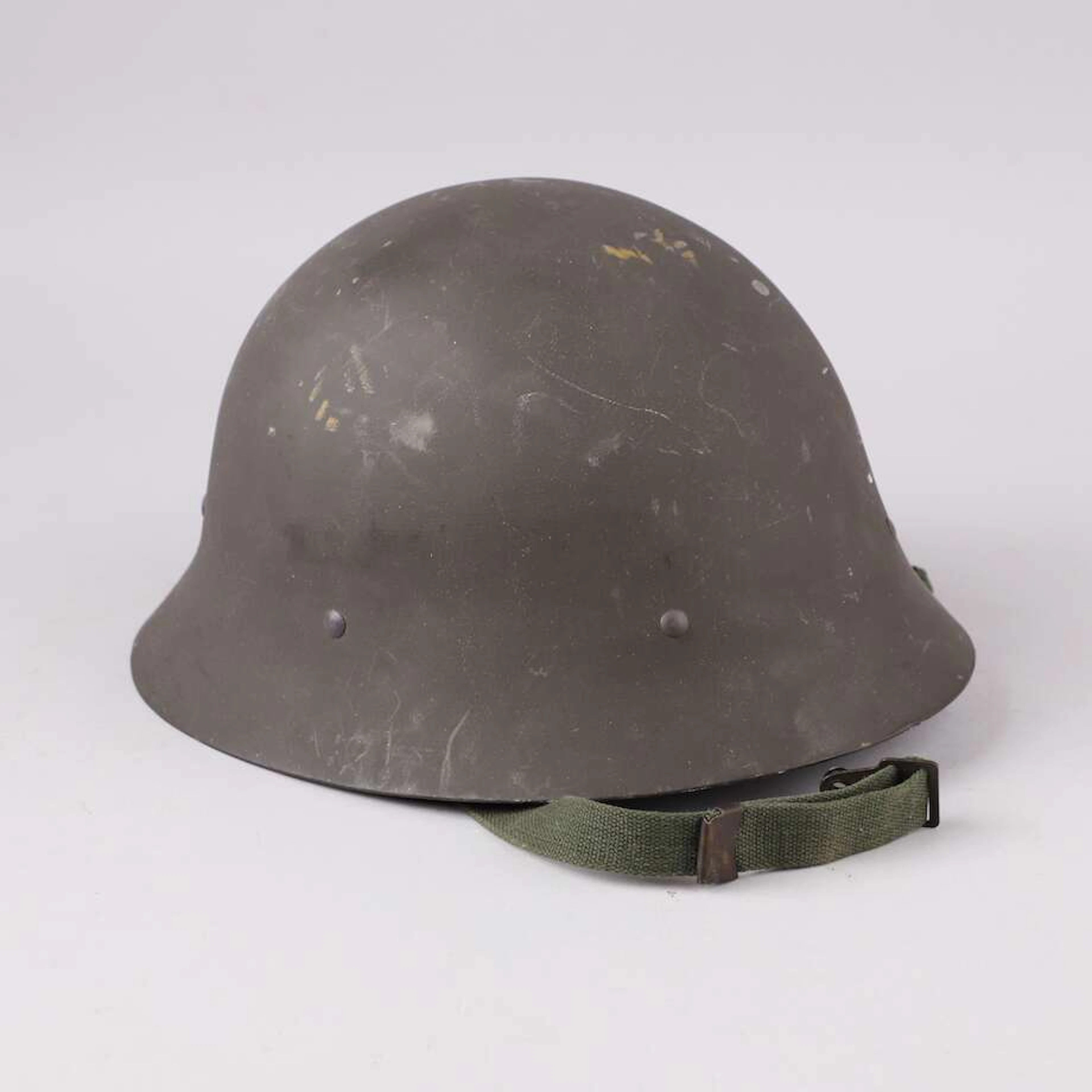 Militärhjälm