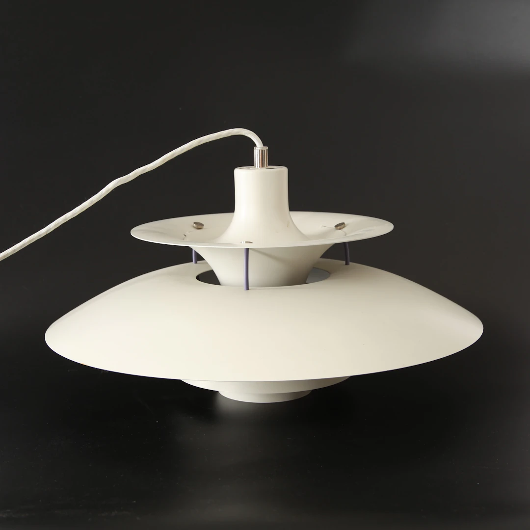 POUL HENNINGSEN. 1894-1967. Takpendel, "modell PH-5", Louis Poulsen, Danmark.