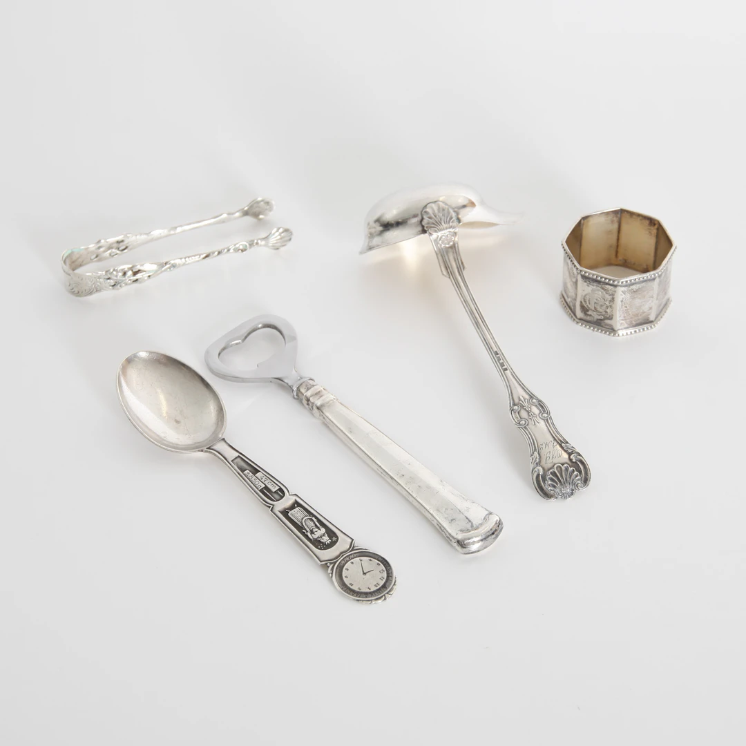SILVERFÖREMÅL, 5 delar, 18/1900-tal.