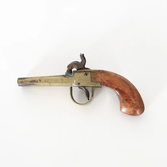 JOHAN ENGHOLM. 1820-1918. Dubbelpipig slaglåspistol, mässingspipa