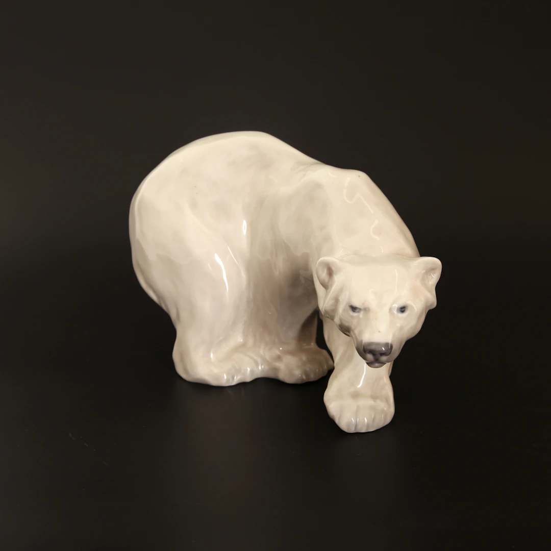 KNUD KYHN. 1880-1969. Isbjörn, figurin no 1137, Royal Copenhagen.