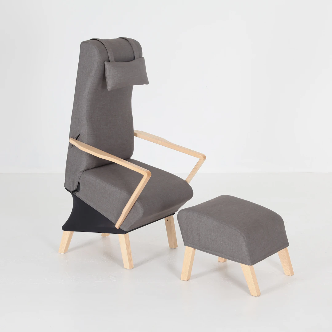 FÅTÖLJ MED FOTPALL, "Seat Up", AB O.H. Sjögren, Tranås, 2023.