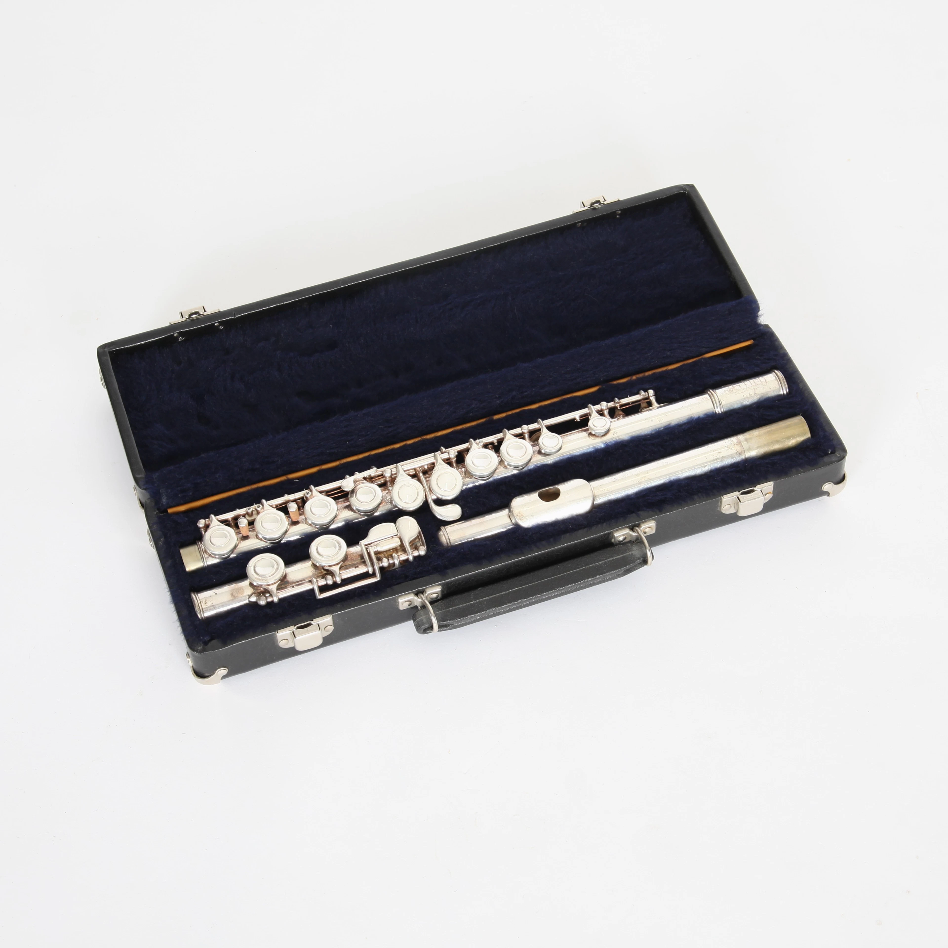 TVÄRFLÖJT, Artley Mod 18-0, serienummer 518492, USA.