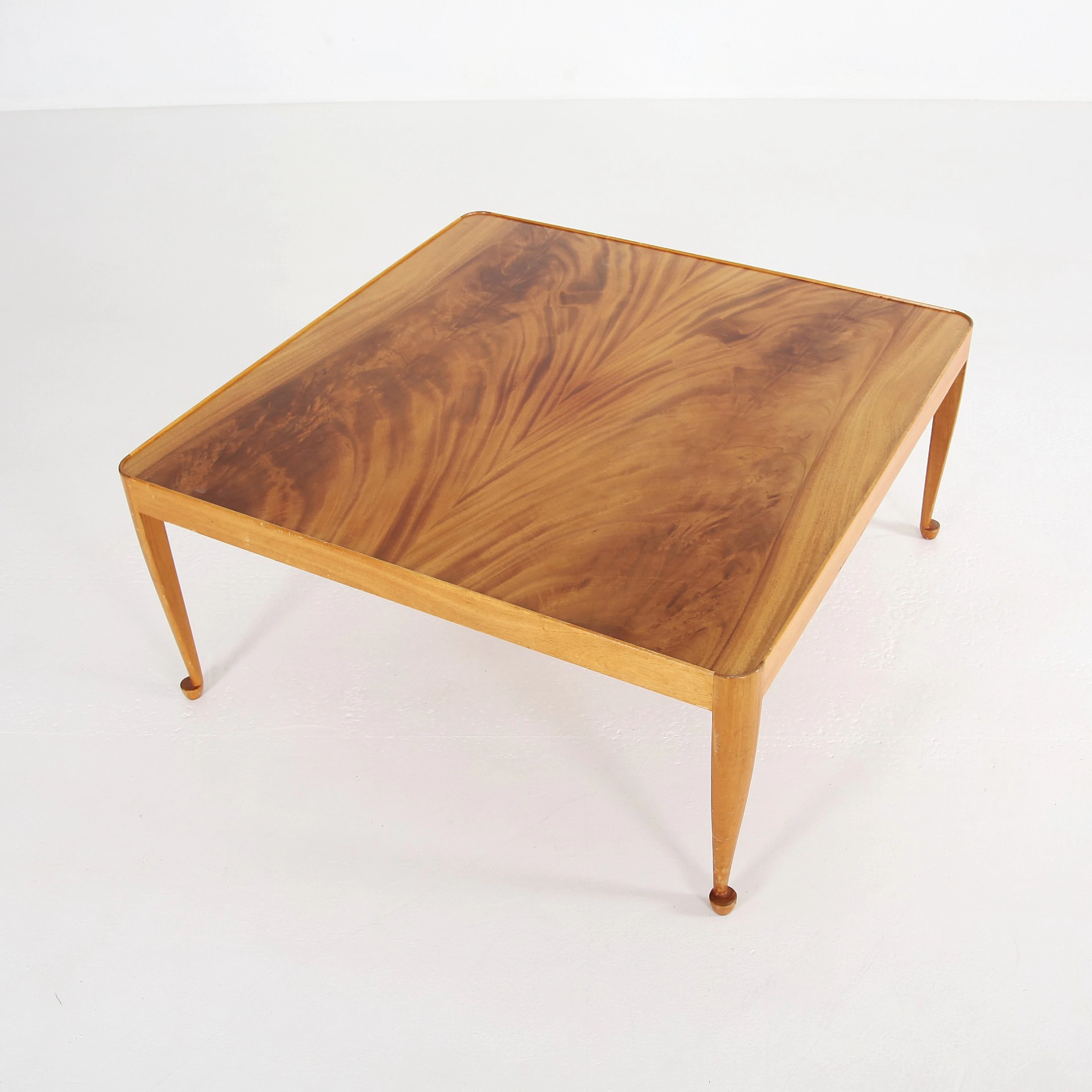 JOSEF FRANK. 1885-1967, Soffbord "Diplomat", Modell 2073, ljus mahogny