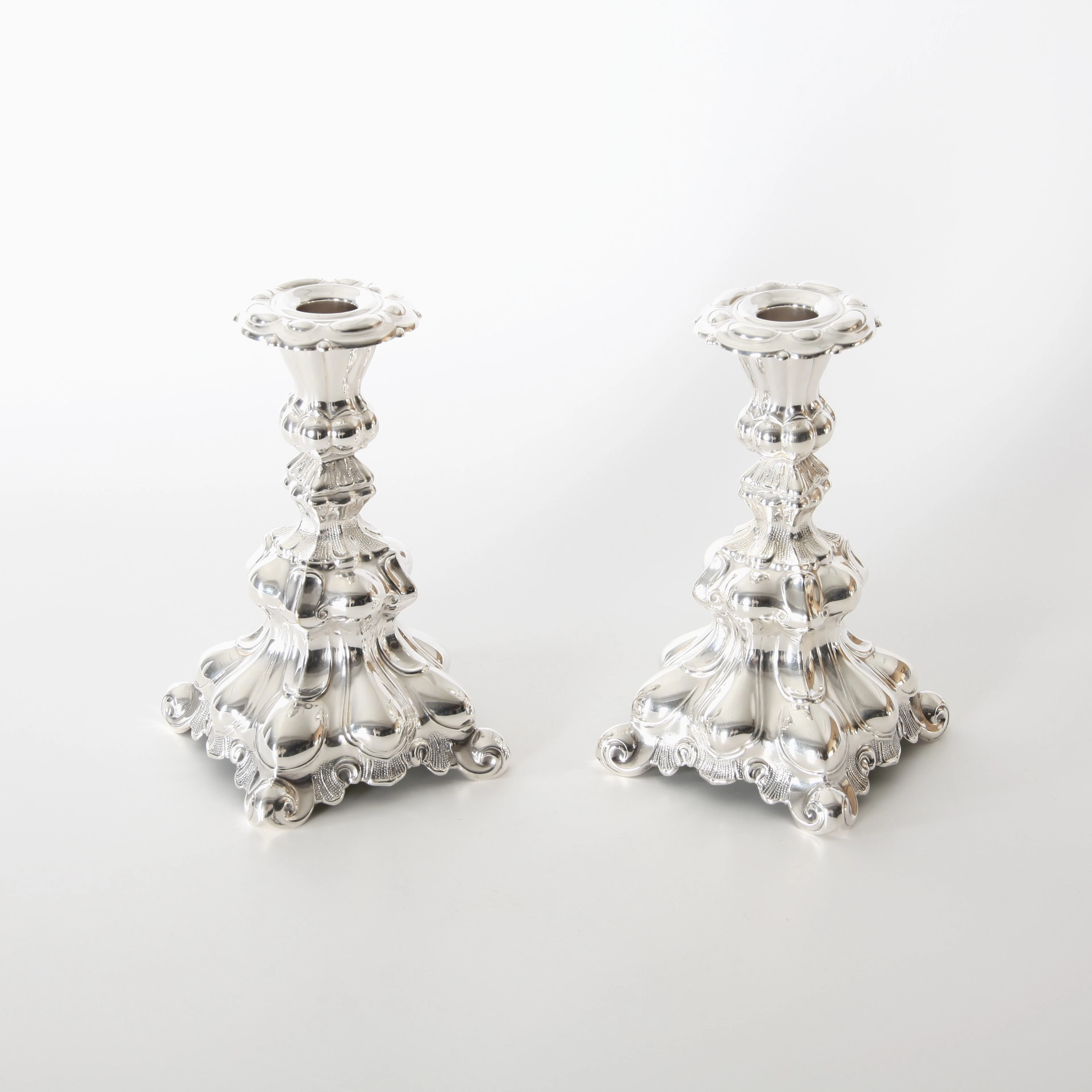 LJUSSTAKAR, 1 par, 1700-talsmodell, nysilver. 1900-tal.