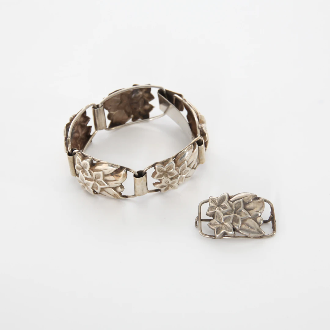 ARMBAND OCH BROSCH, silver, Grun & Co Ab Hugo, Stockholm, 1948.