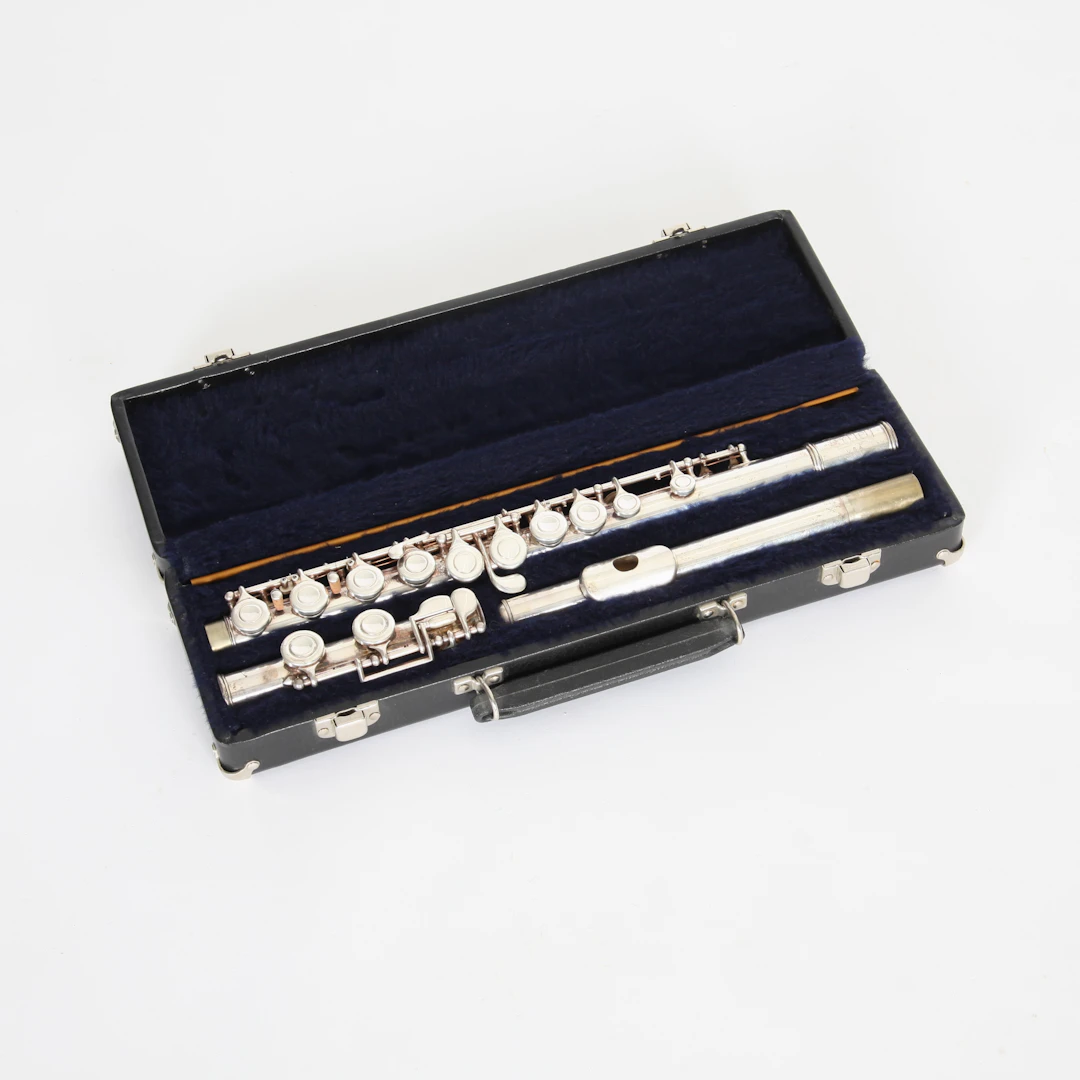 TVÄRFLÖJT, Artley Mod 18-0, serienummer 518492, USA.
