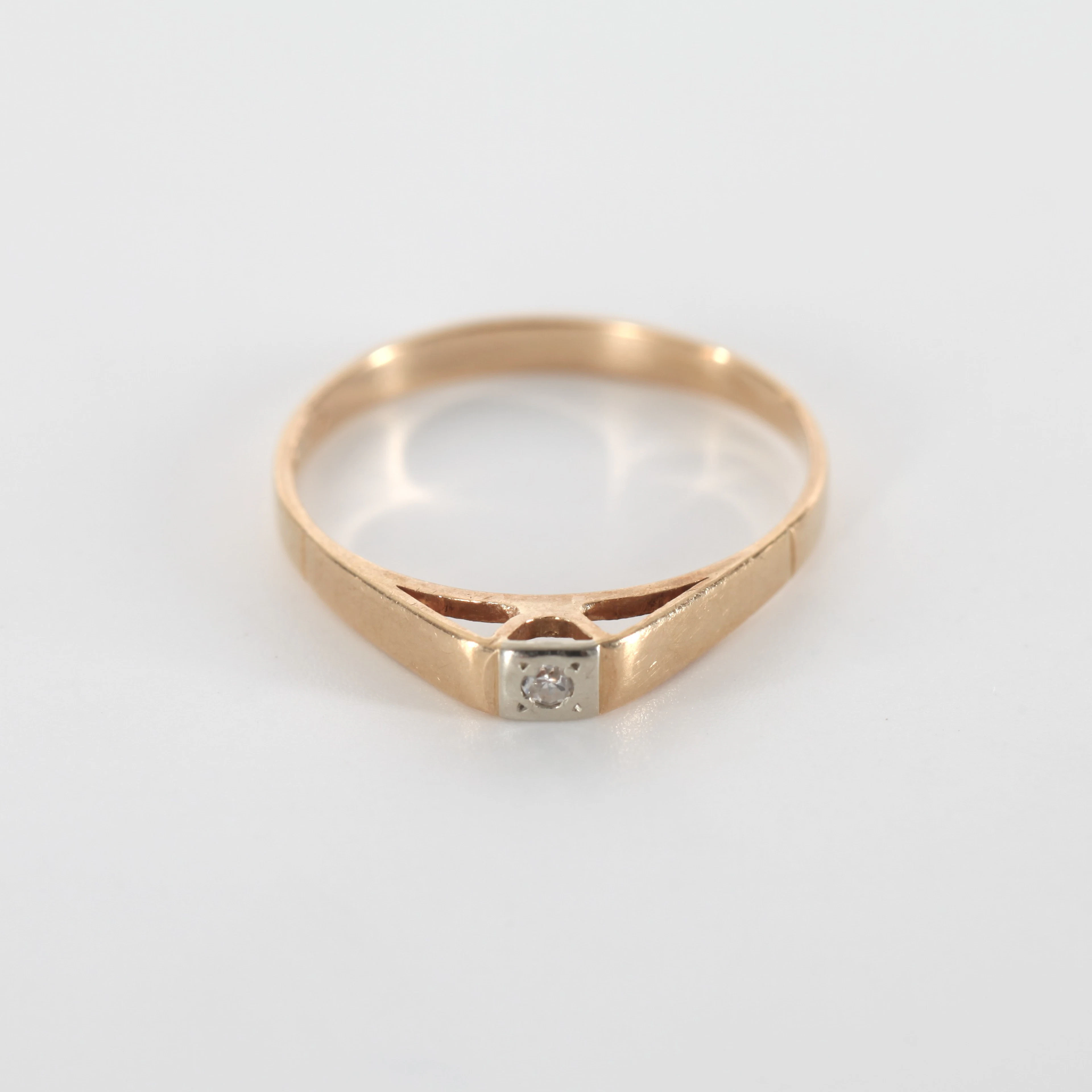 RING MED BRILJANT, 18K guld.