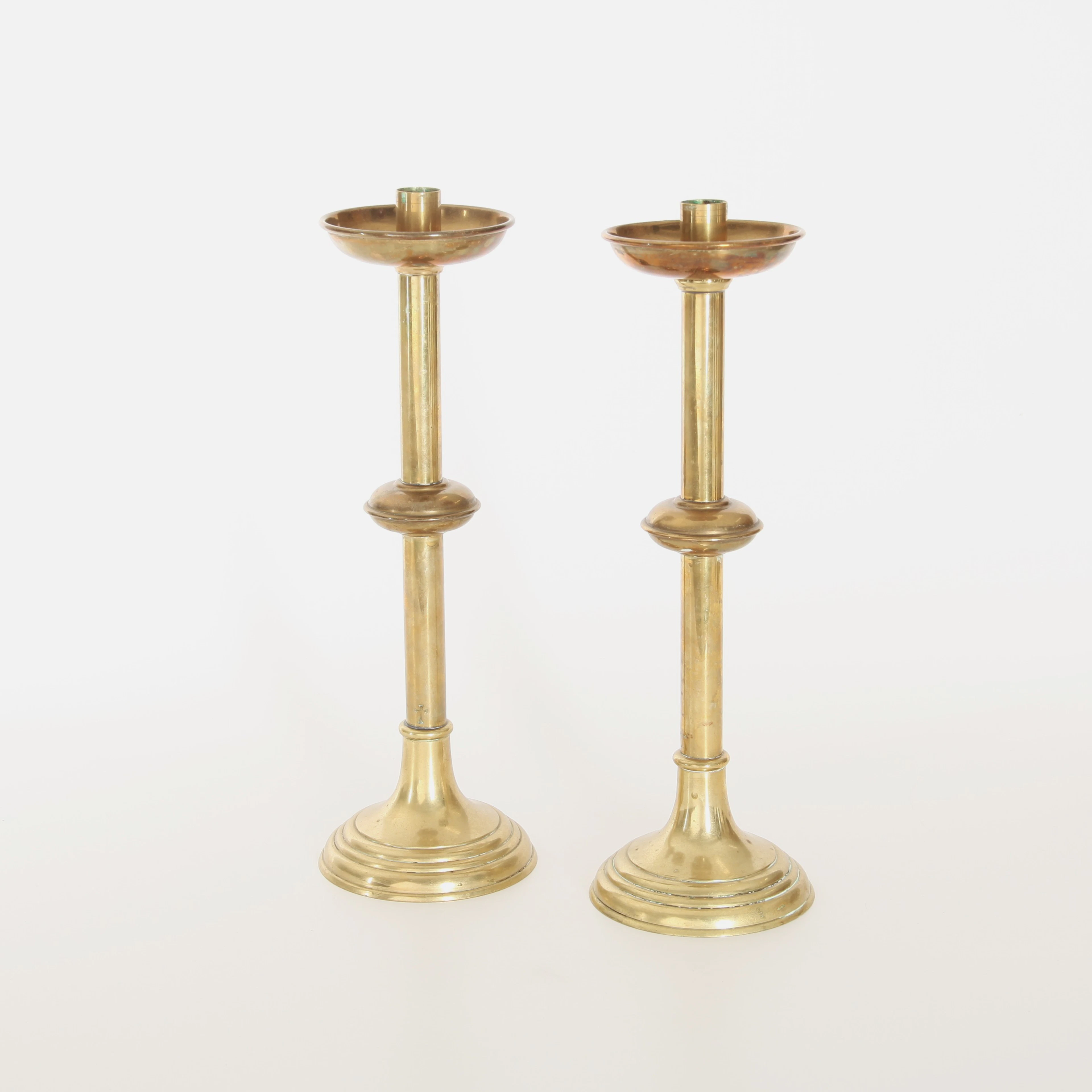 MÄSSINGSLJUSSTAKAR, 1 par, 37 cm höga, 1900-talets mitt.