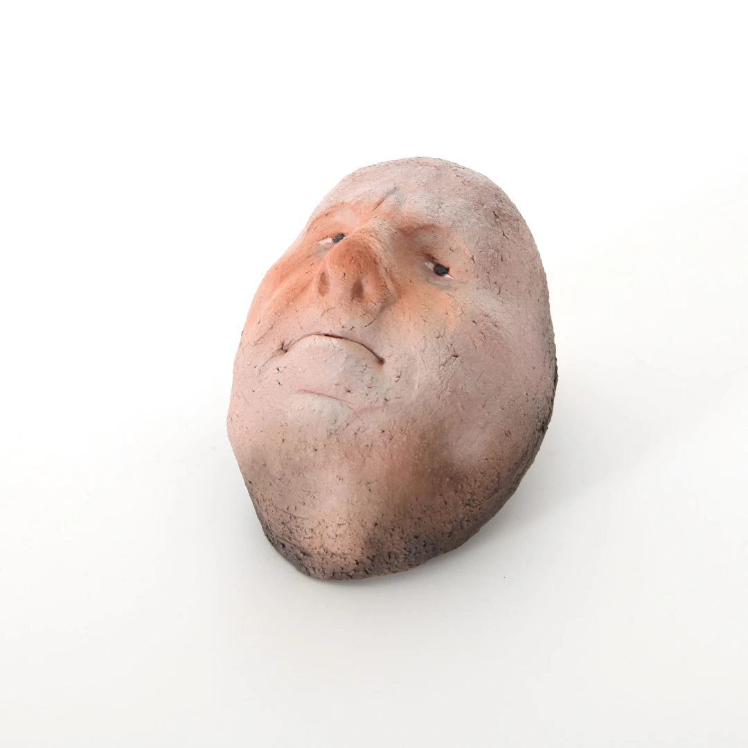 JOHAN THUNELL. Väggskulptur "Nylle", 14 x 9 cm, keramik, signerad.