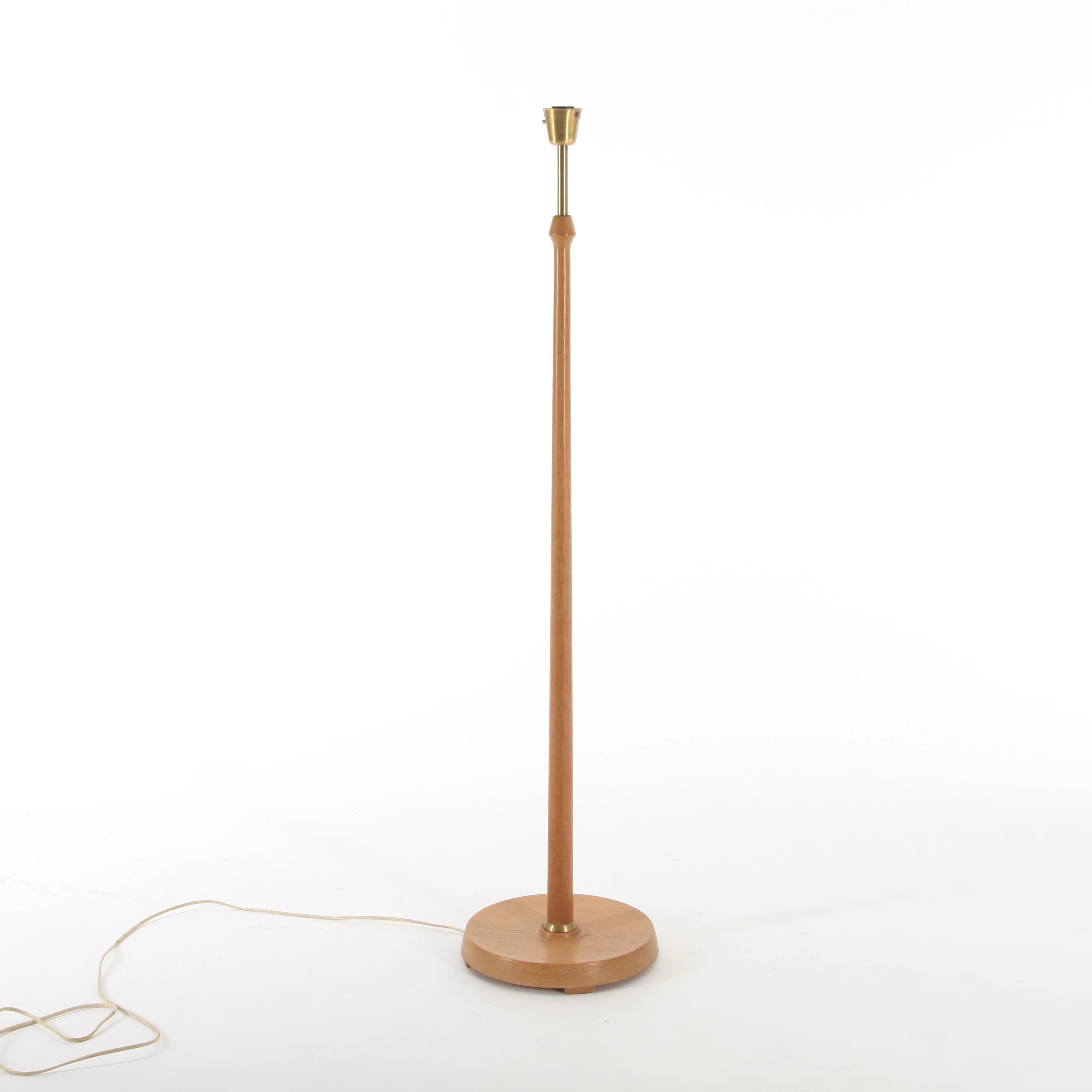 GOLVLAMPA, ek, mässing, Fagerhults Ljusarmatur, 1960-tal.