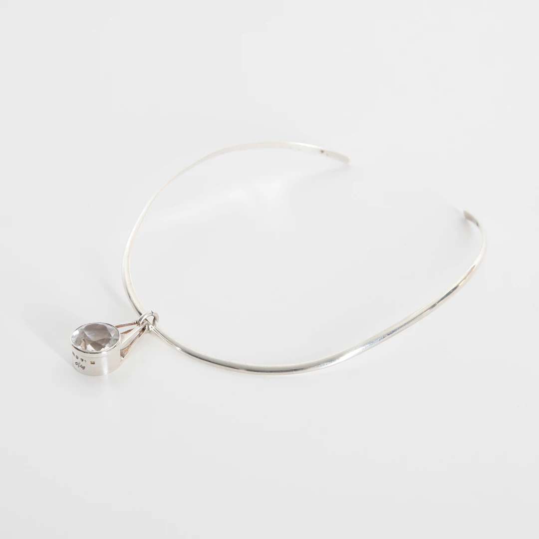 STELT HALSBAND MED HÄNGE, Stigbert, sterlingsilver och bergskristall, 1967.