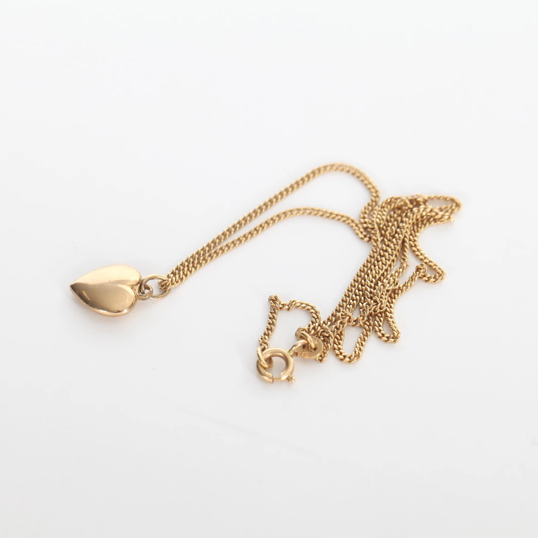 HALSBAND MED HJÄRTA, 18K guld.