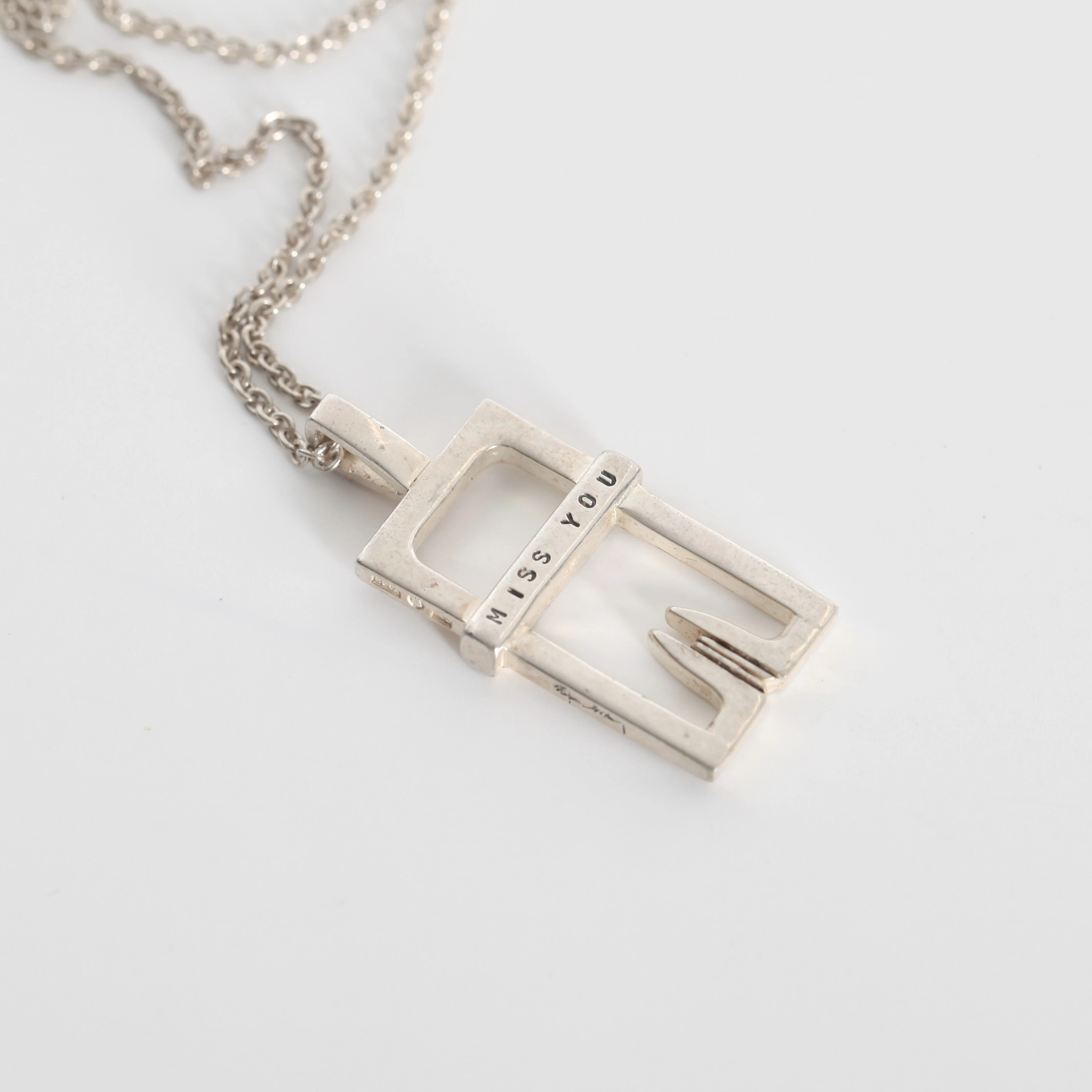EFVA ATTLING. f 1952. Halsband med hänge "Miss You", sterlingsilver.