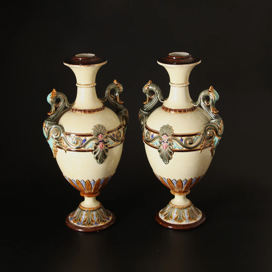 MAJOLIKAVASER, 1 par, 40 cm höga, Rörstrand, 1890-1920.