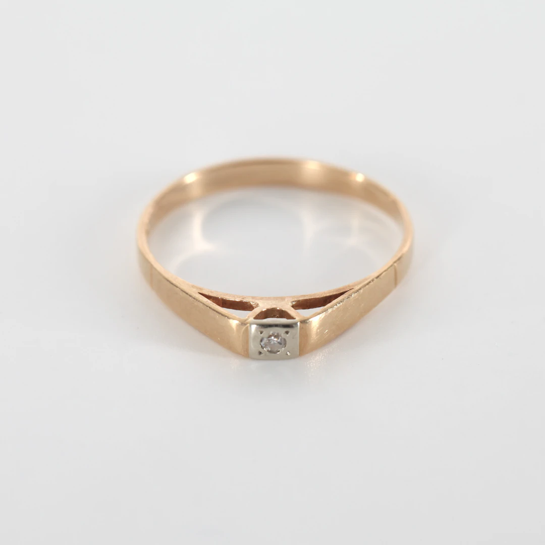 RING MED BRILJANT, 18K guld.