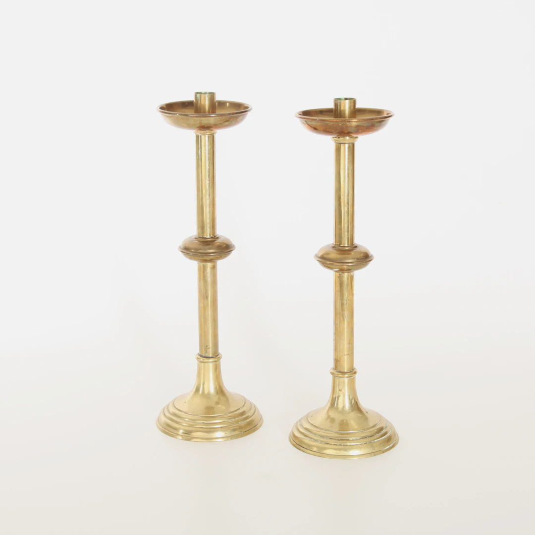 MÄSSINGSLJUSSTAKAR, 1 par, 37 cm höga, 1900-talets mitt.
