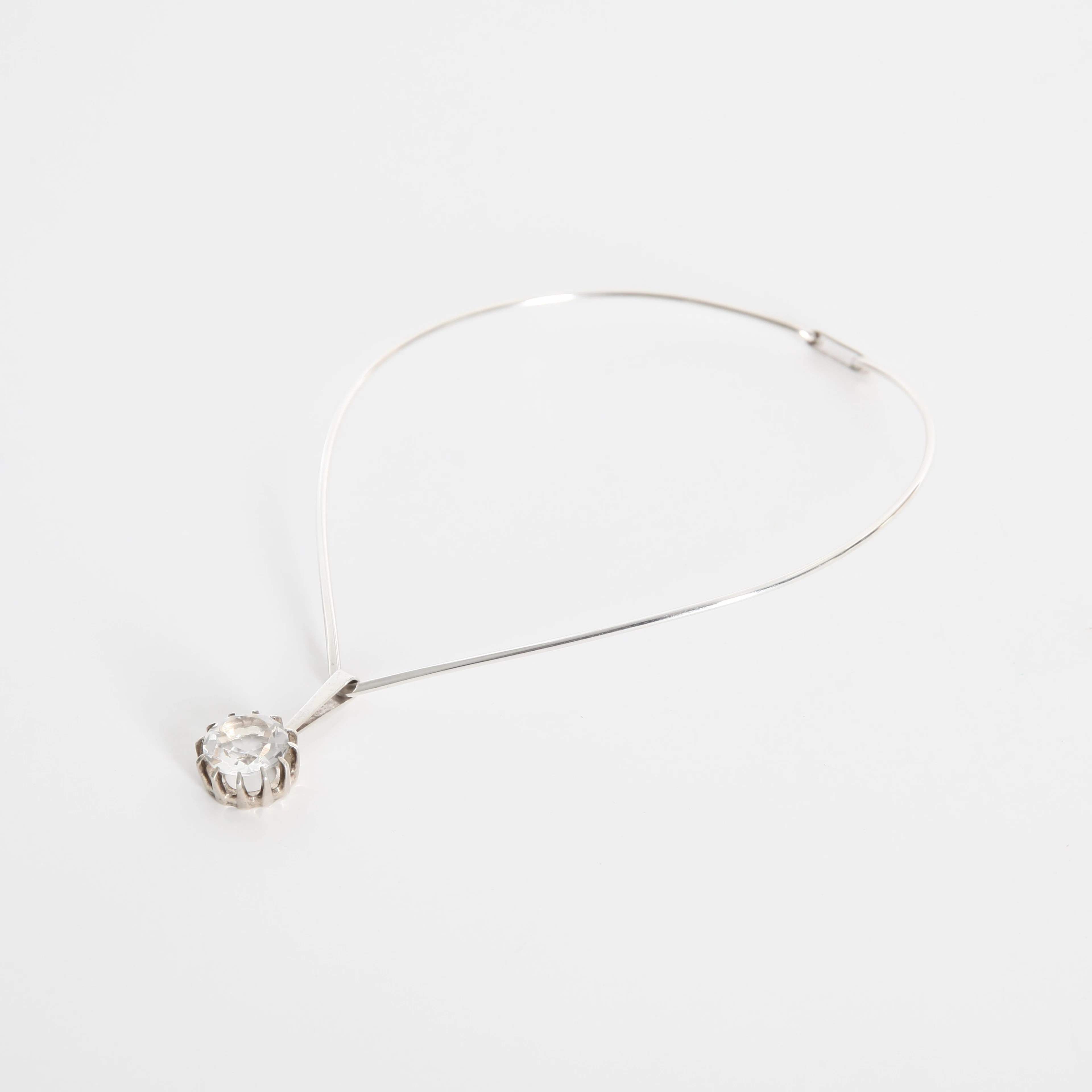 BENGT HALLBERG. Halssmycke, sterlingsilver och bergskristall, 1970-tal.