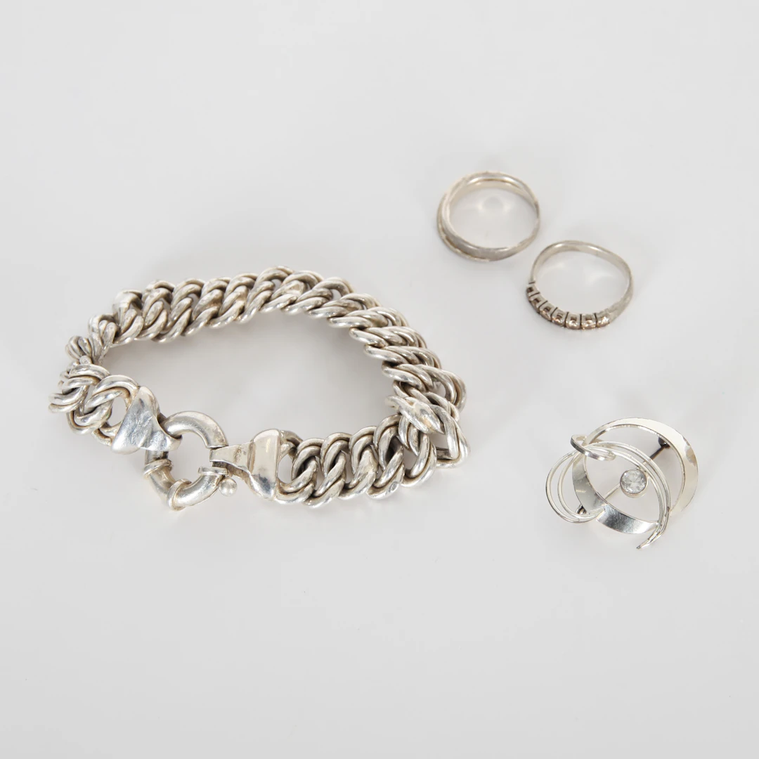 SILVERSMYCKEN, 4 delar, Armband, ringar och brosch.