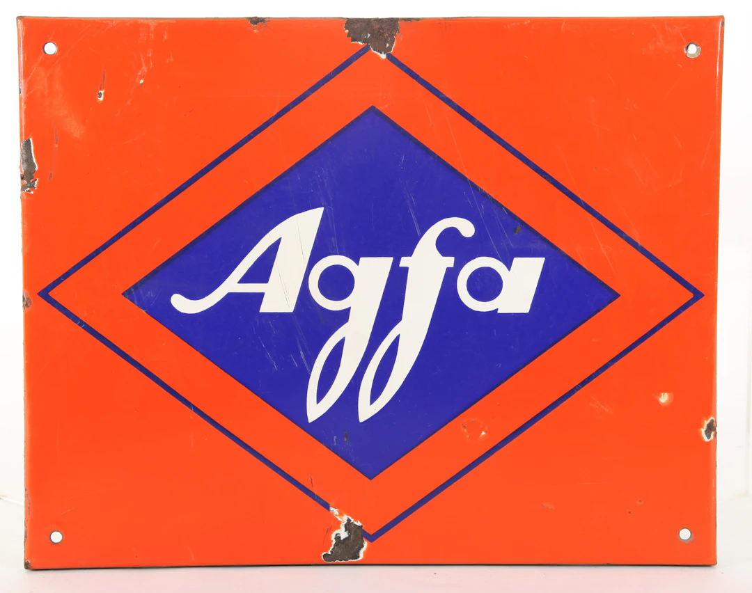 AGFA, emaljerad skylt, 37.5x47.5 cm, 1900-talets första hälft.