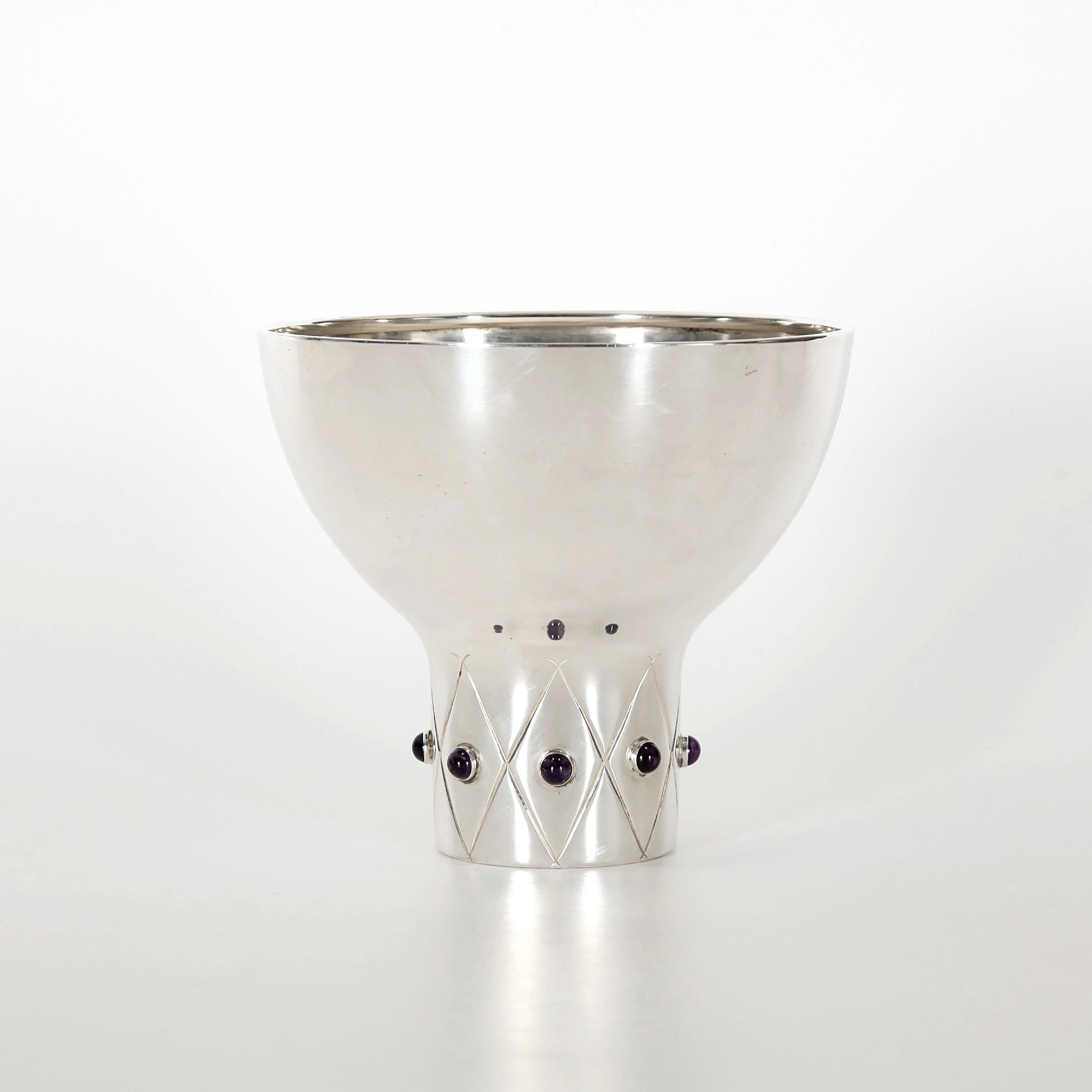 TAGE GÖTHLIN. 1911-1990. Silverskål med lila stenar, TESI, 1966.