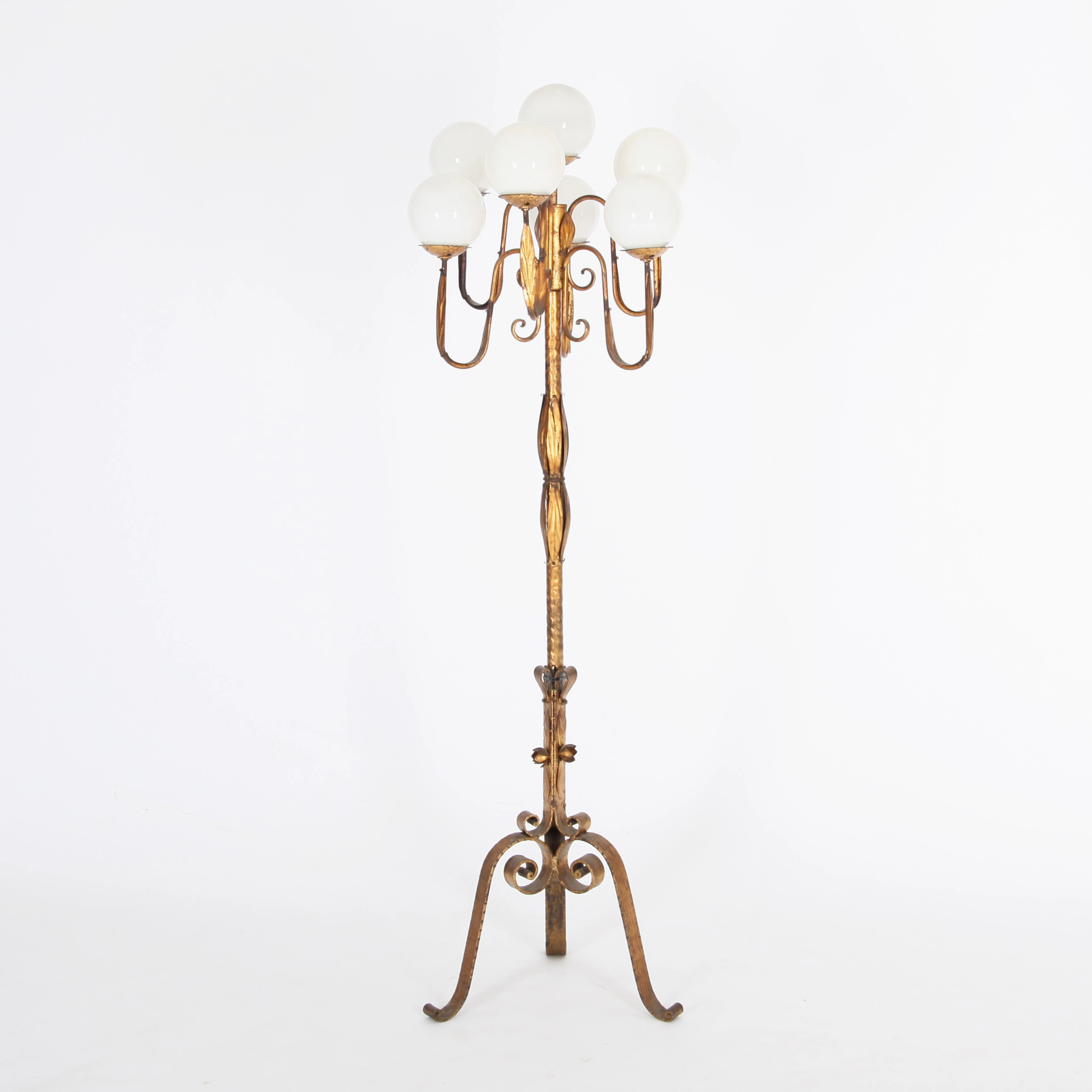 GOLVLAMPA, 165 cm hög, bladverksdekor, Sydeuropa 1900-talets senare del.