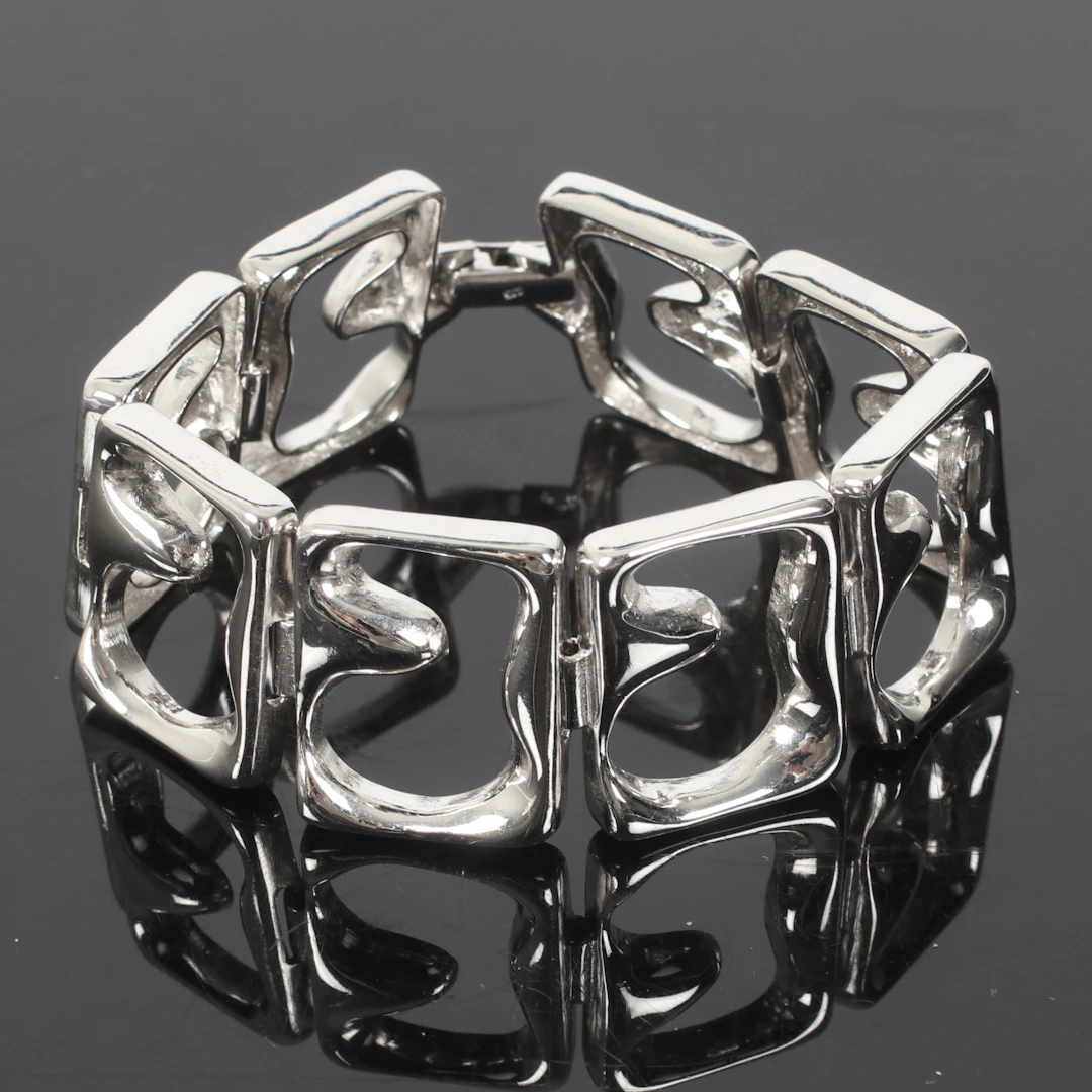 (2510-263) ARMBAND; silver. 1900-tal.