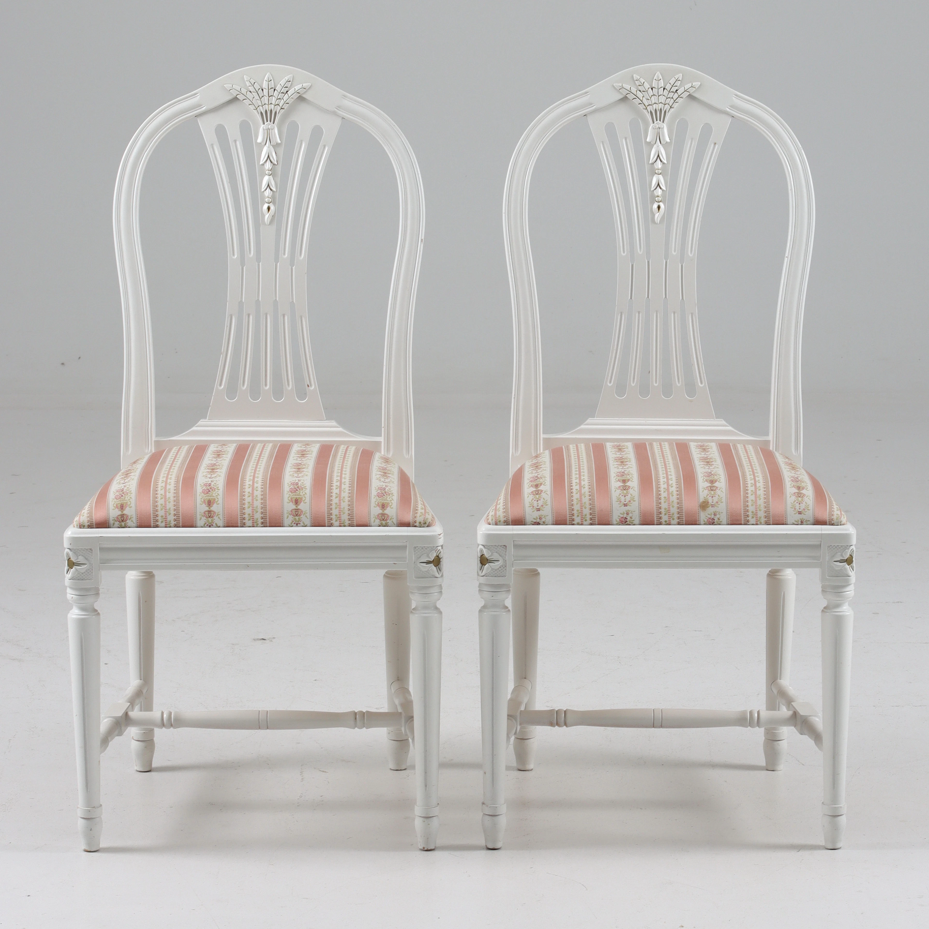 STOLAR. ett par, "Axet", Gustaviansk stil. 1900-talets andra hälft.