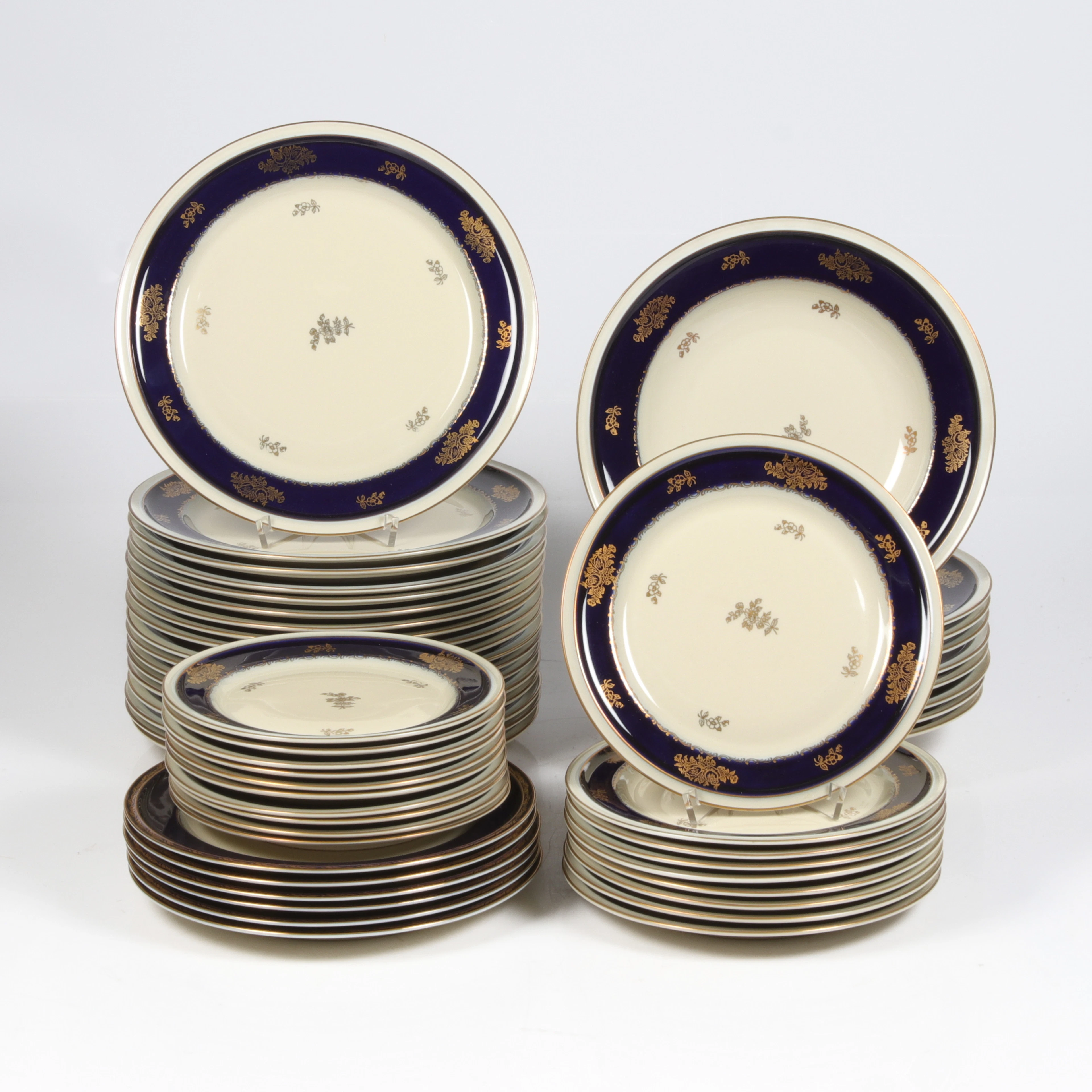 MATSERVISDELAR, 52 delar, porslin, "Winifred", Rosenthal. Tyskland.