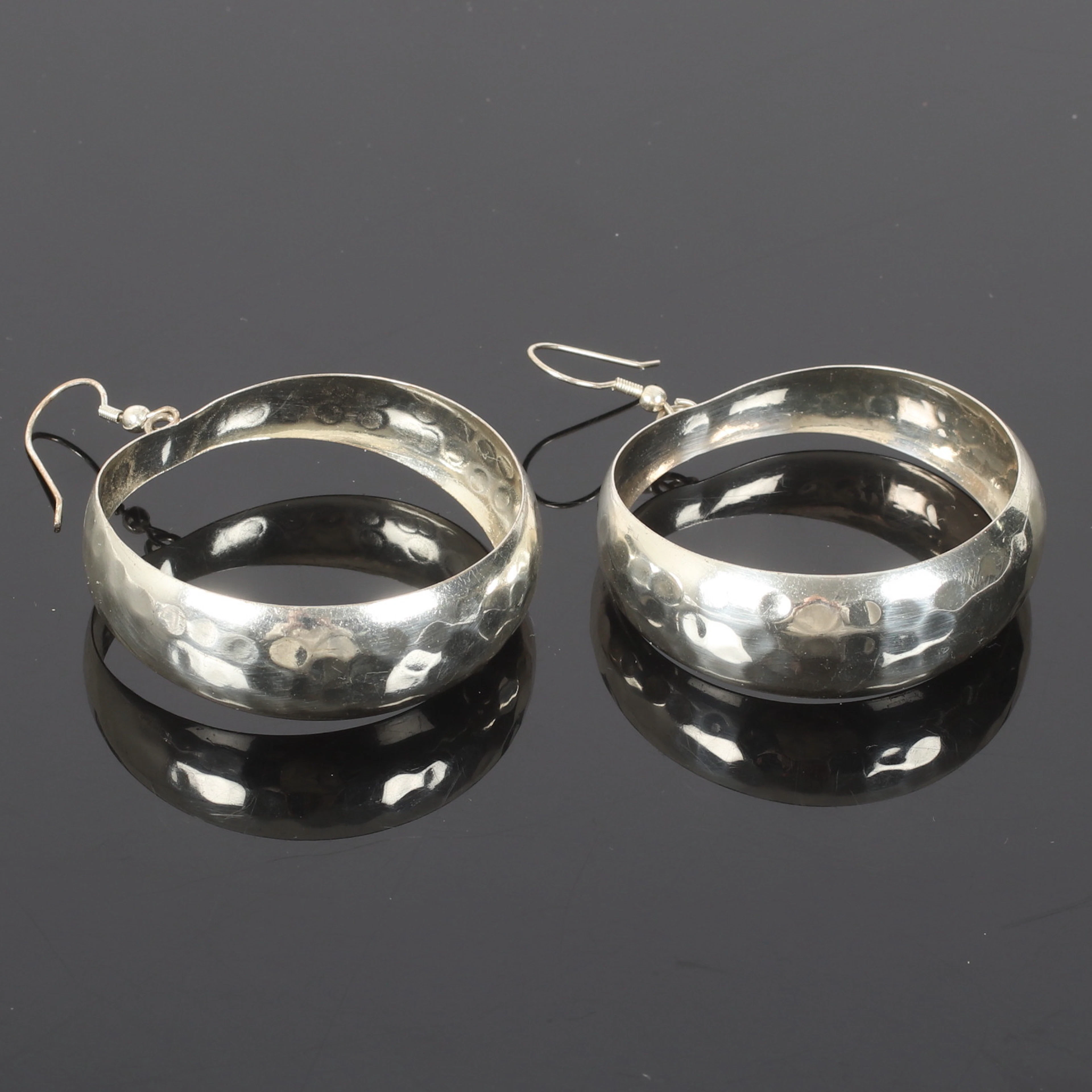 (6A53) ÖRHÄNGEN, silver, 1900-talets andra hälft.