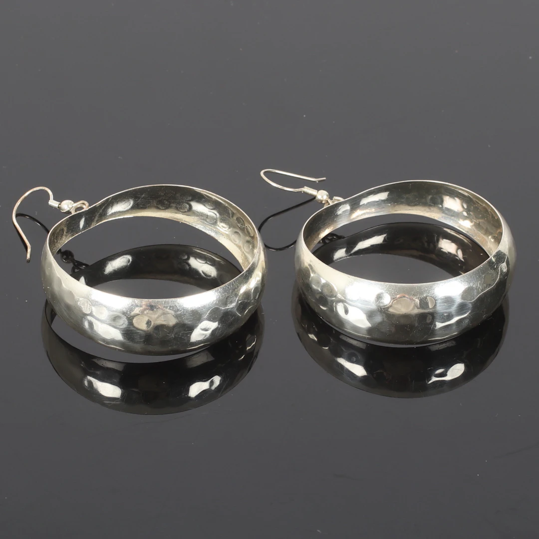 (6A53) ÖRHÄNGEN, silver, 1900-talets andra hälft.